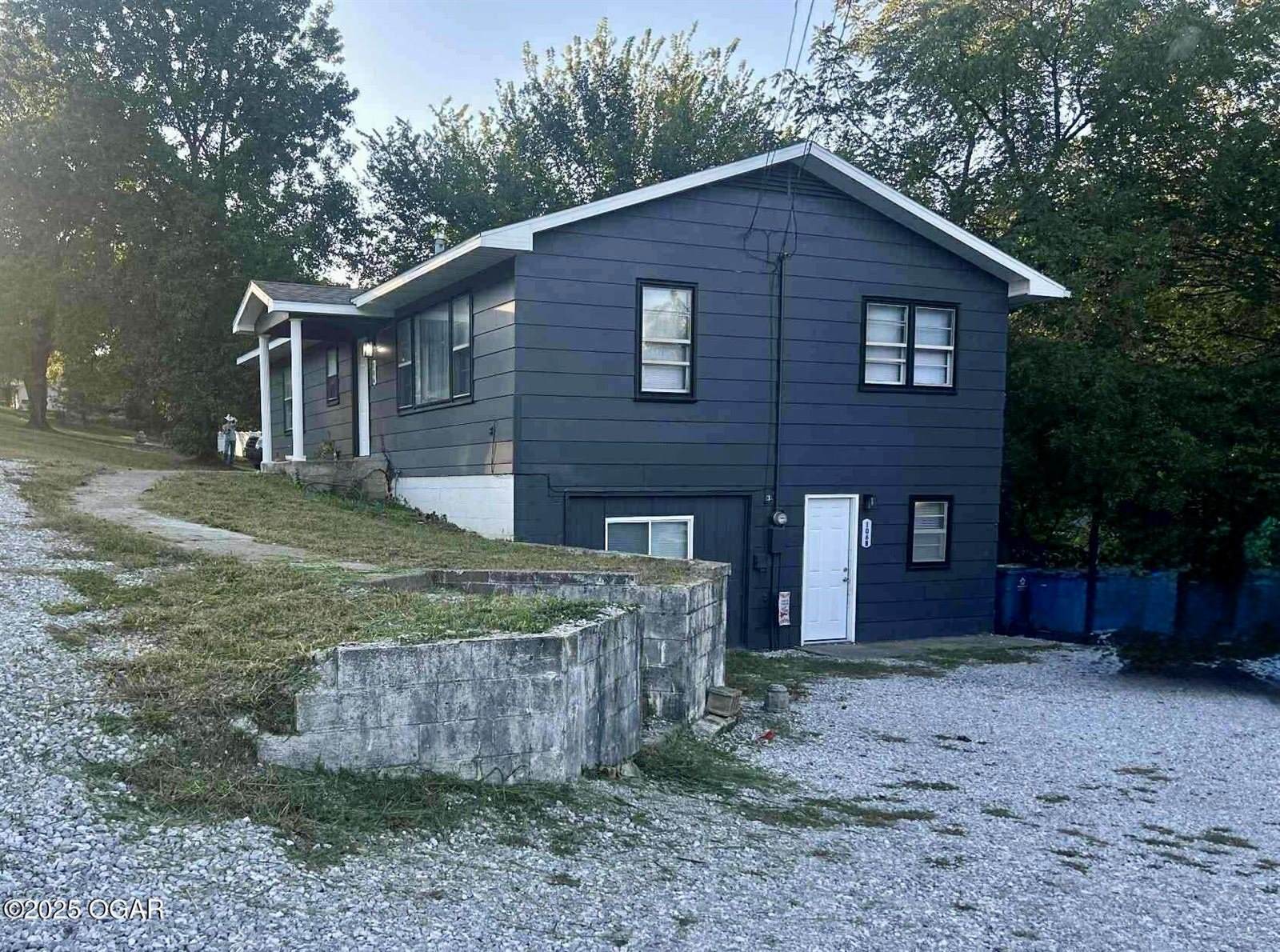 106 West South Street, Neosho, MO 64850