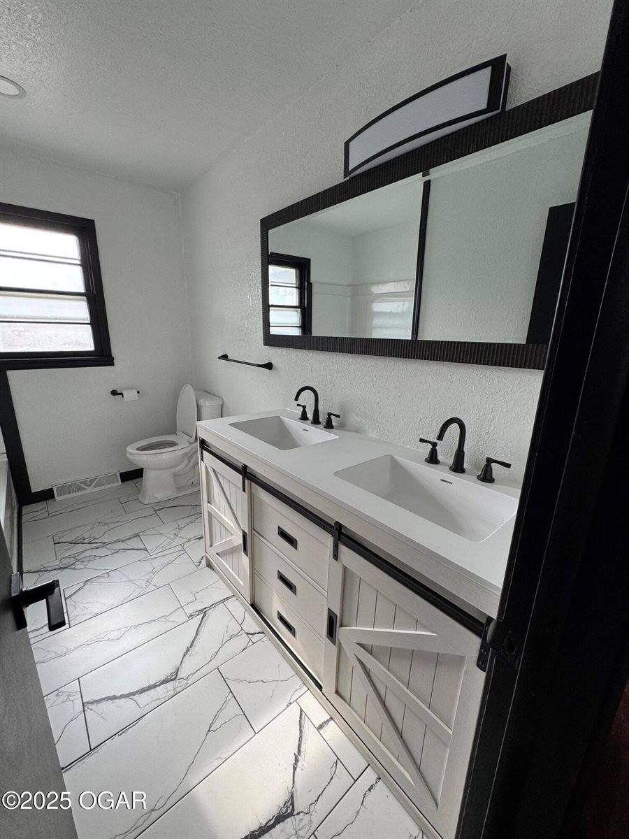 106 West South Street, Neosho, MO 64850