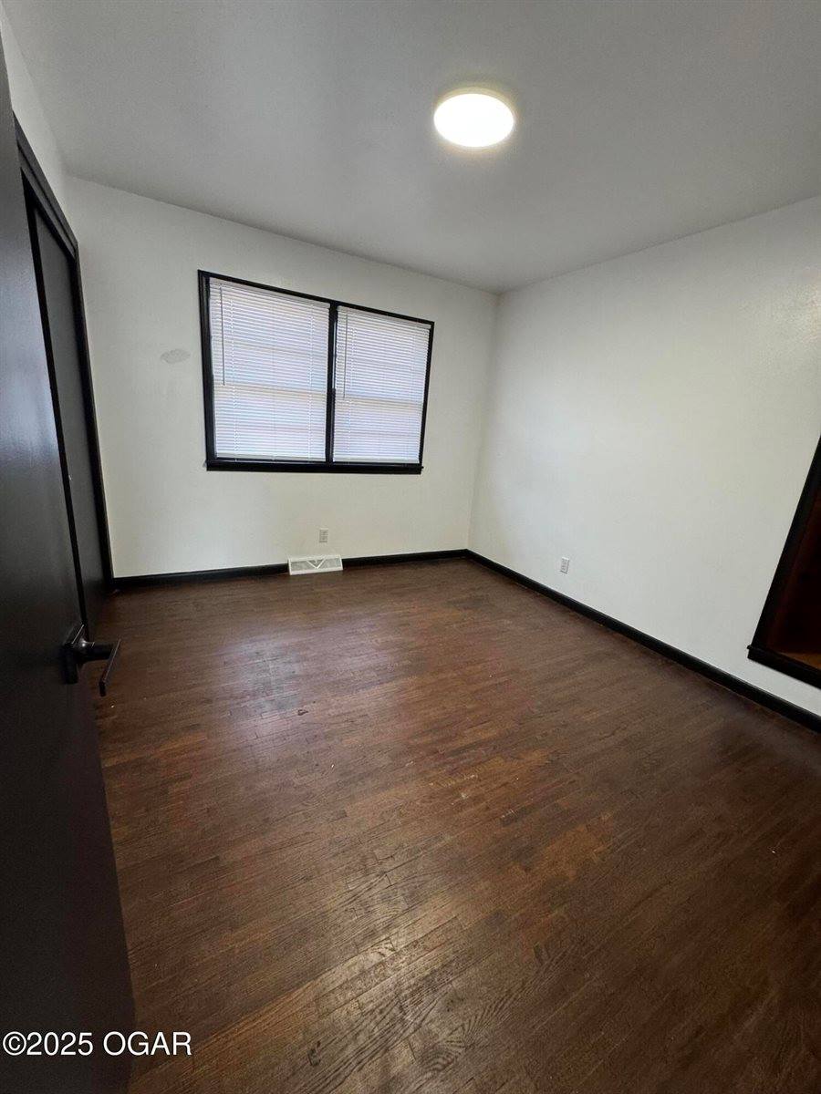 106 West South Street, Neosho, MO 64850