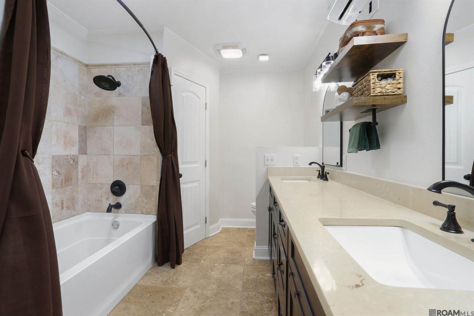 18240 Autumn View Dr, Prairieville, LA 70769