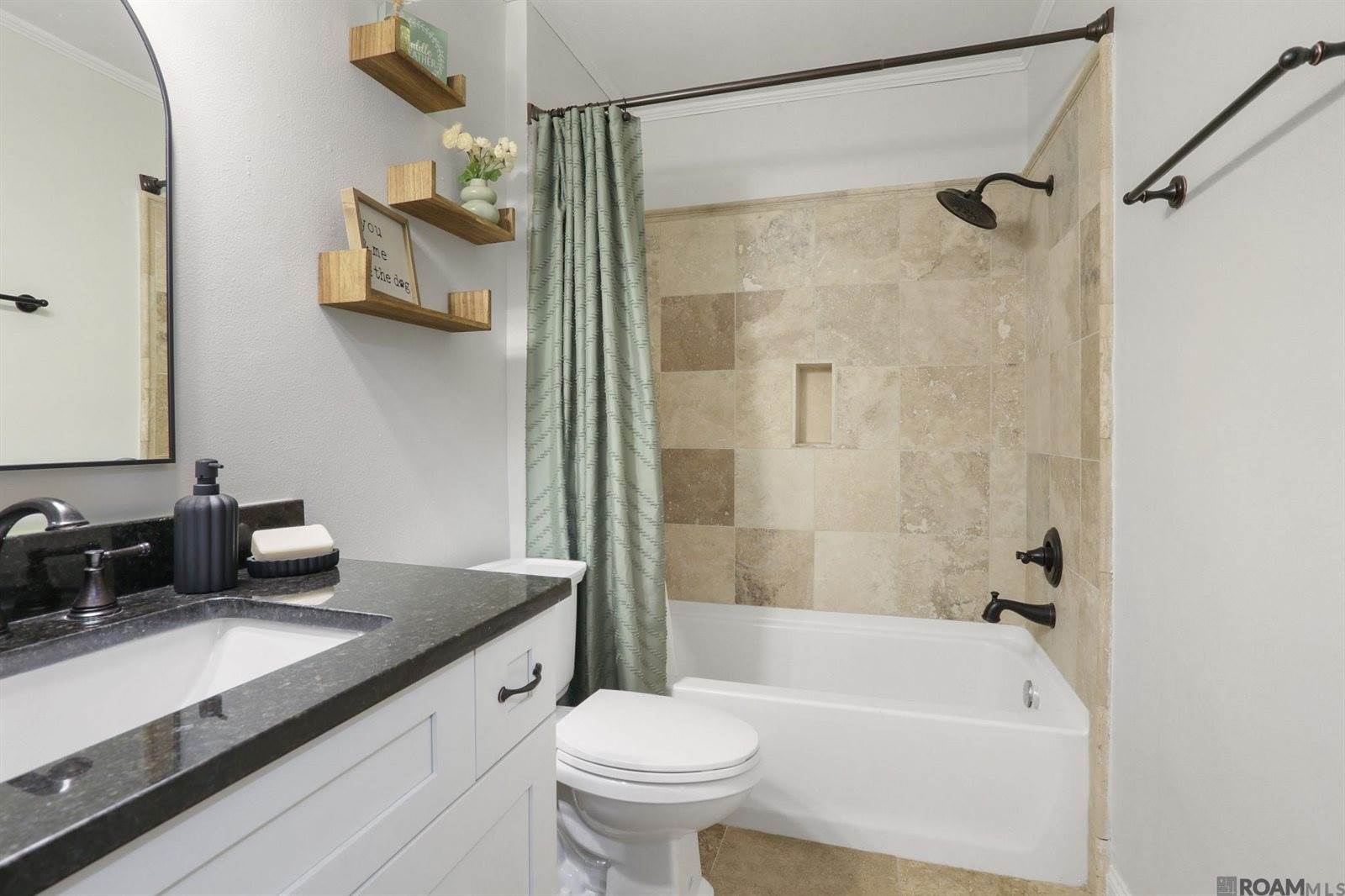 18240 Autumn View Dr, Prairieville, LA 70769