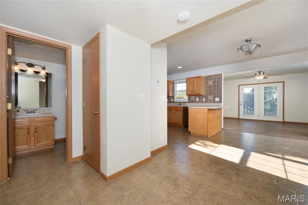 16868 Hurricane Lane, Saint Robert, MO 65584