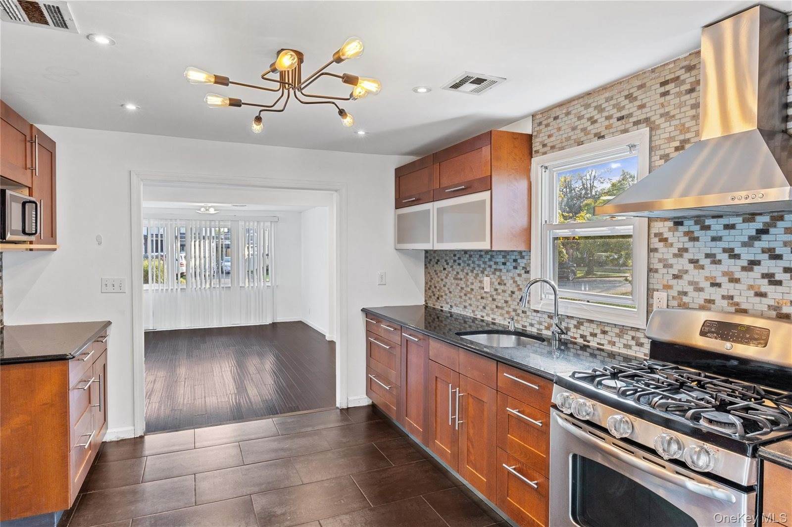 187 Botsford Street, Hempstead, NY 11550