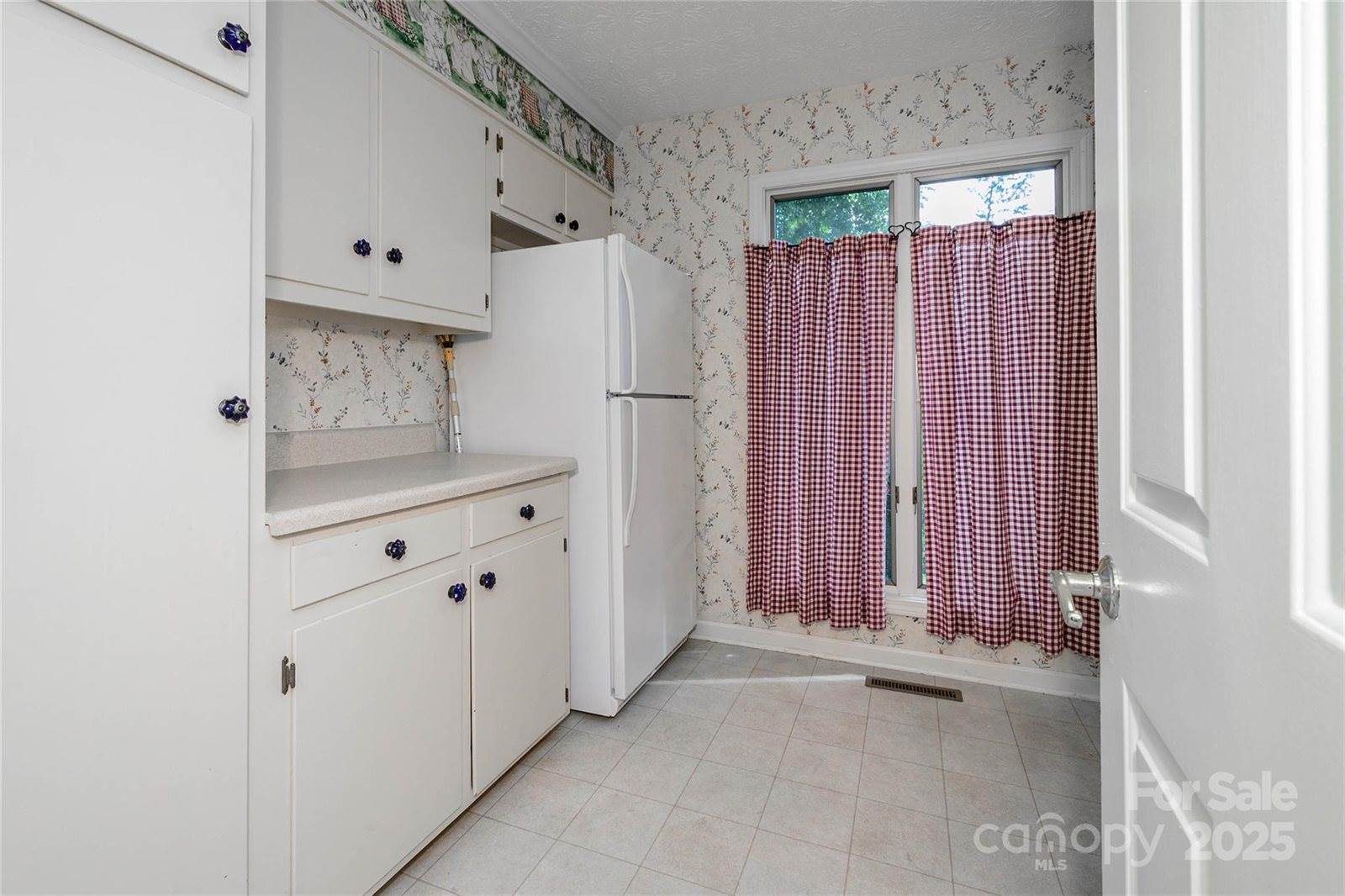 32 West Fairway Drive, Etowah, NC 28729