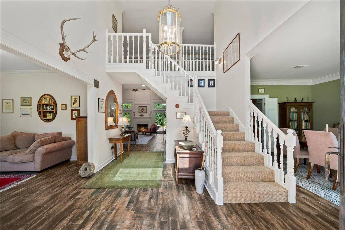 9464 Doe Meadow Dr, Germantown, TN 38139