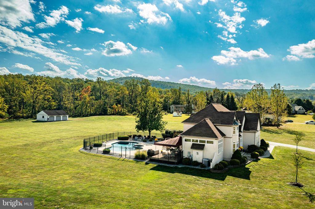 174 Blackwood Lane, Douglassville, PA 19518