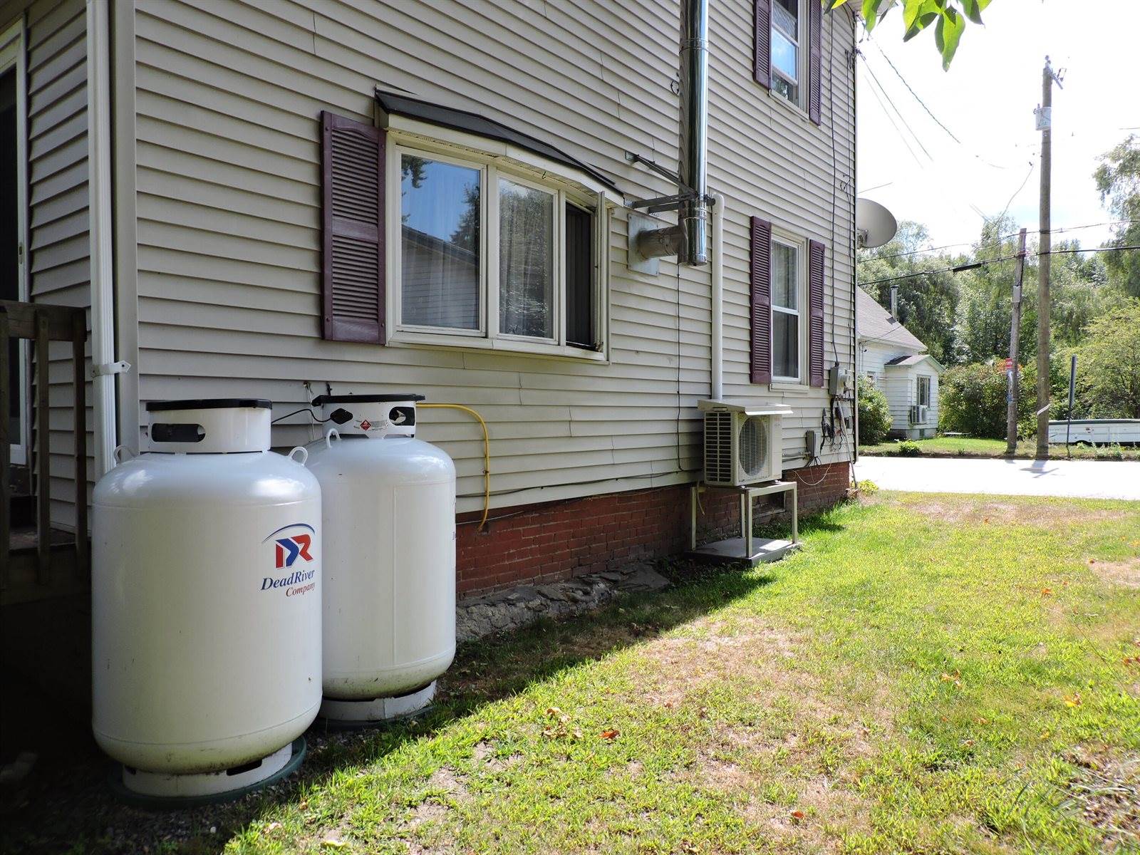 17 Baker Street, Clinton, ME 04927