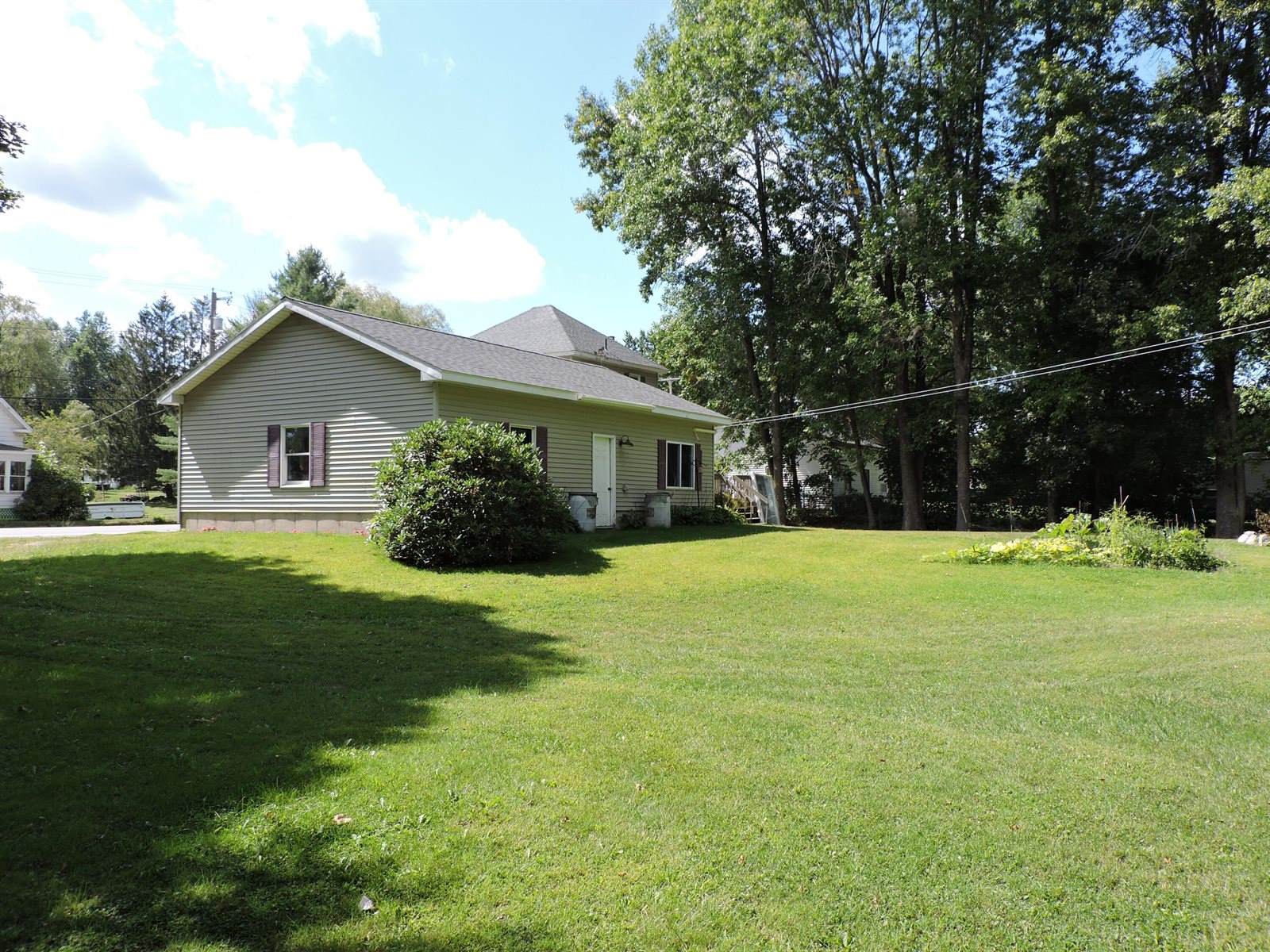 17 Baker Street, Clinton, ME 04927