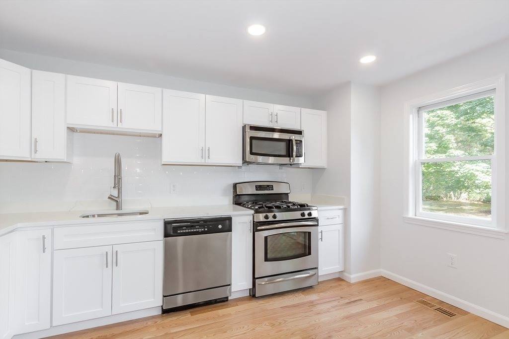 95 Tennis Plaza Rd, Dracut, MA 01826