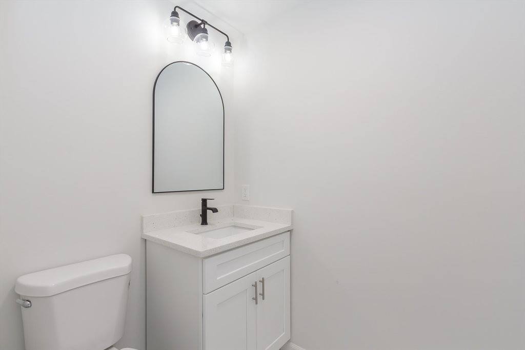 95 Tennis Plaza Rd, Dracut, MA 01826