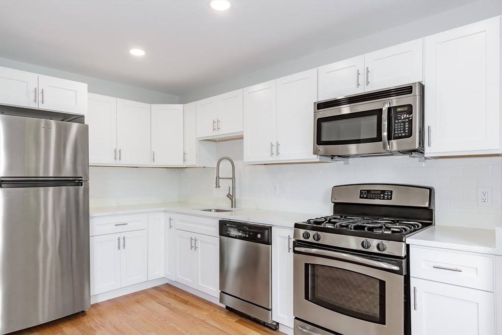 95 Tennis Plaza Rd, Dracut, MA 01826