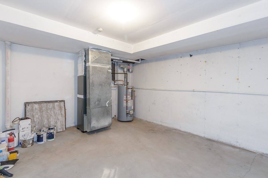 95 Tennis Plaza Rd, Dracut, MA 01826