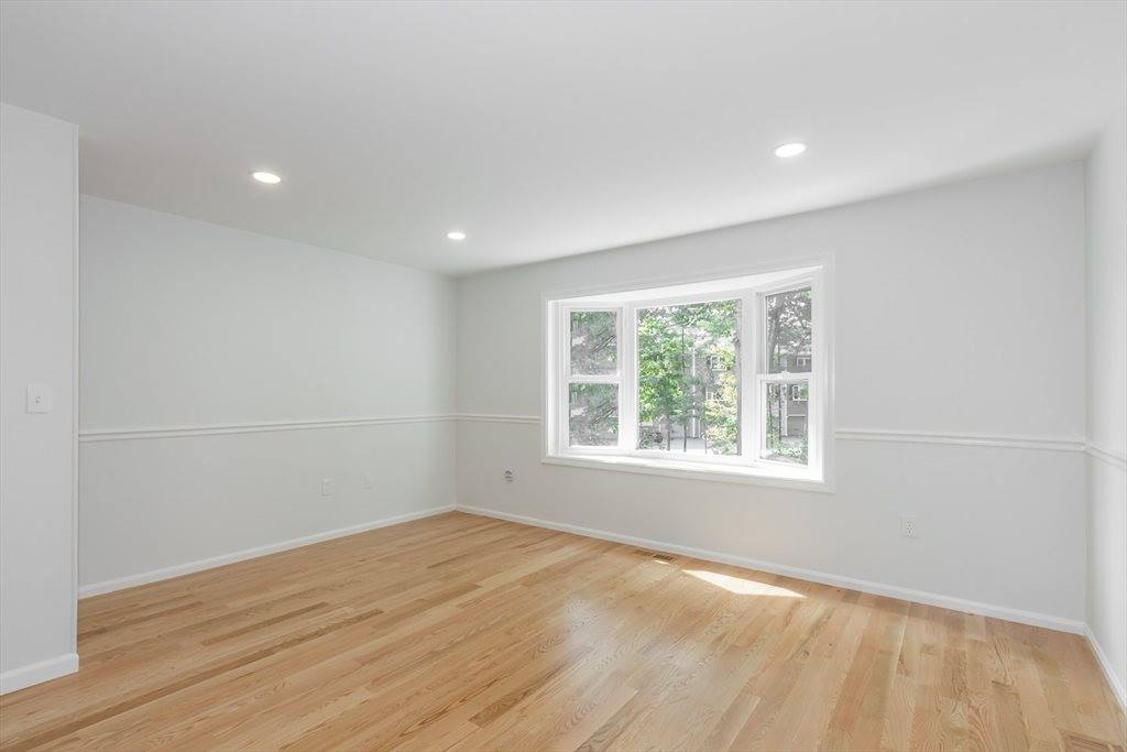 95 Tennis Plaza Rd, Dracut, MA 01826