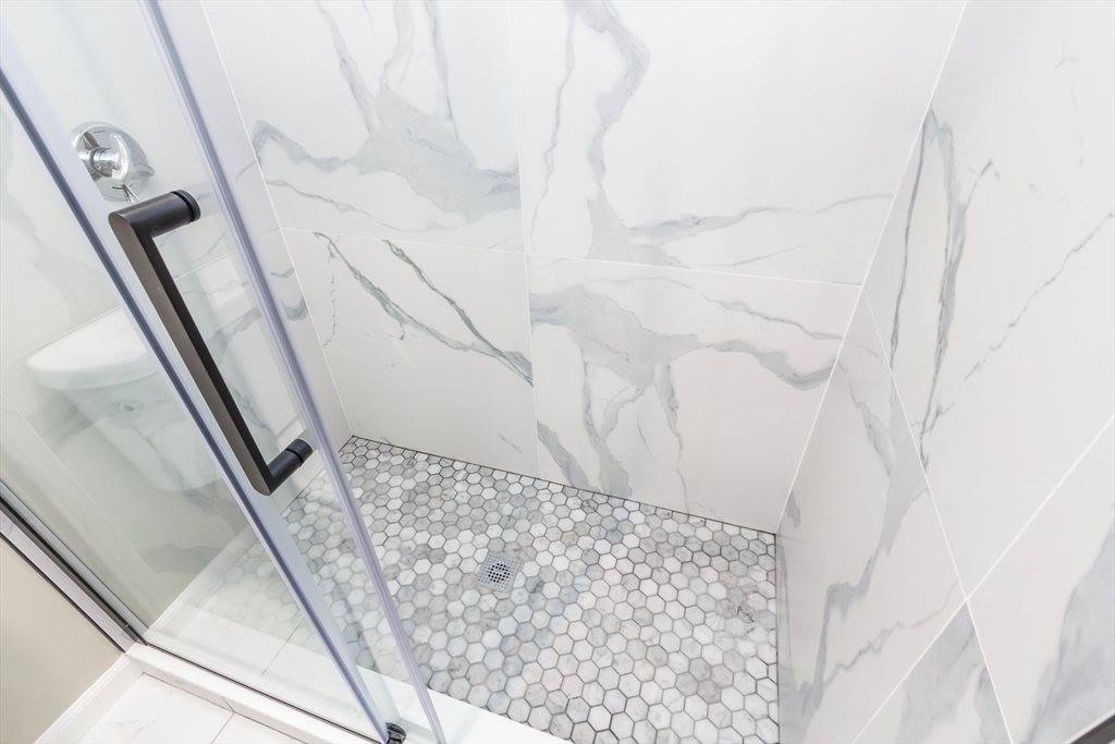 95 Tennis Plaza Rd, Dracut, MA 01826