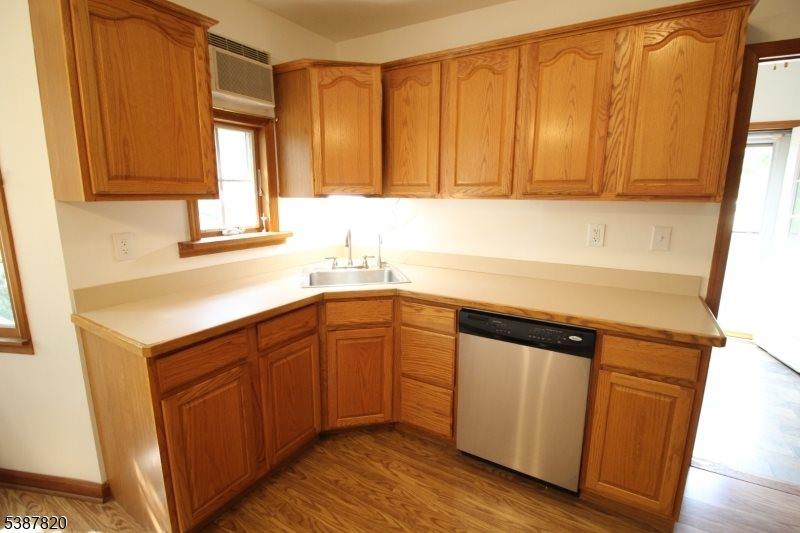 89 Pearl St, Bridgewater Township, NJ 08807