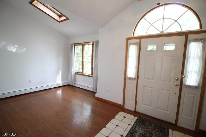 89 Pearl St, Bridgewater Township, NJ 08807