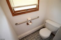 89 Pearl St, Bridgewater Township, NJ 08807