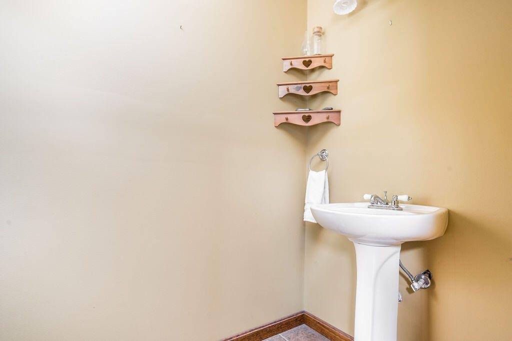 56 Royal Ridge Road, Holden, ME 04429