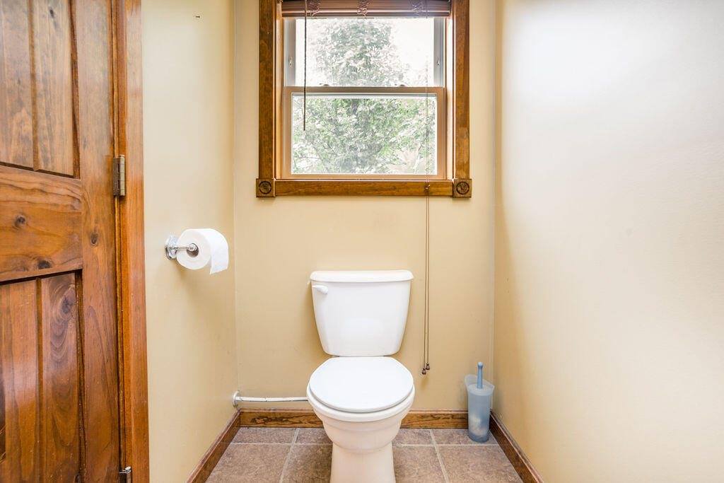 56 Royal Ridge Road, Holden, ME 04429