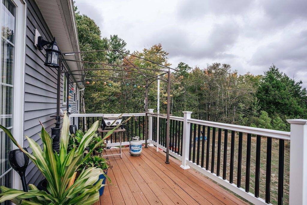 56 Royal Ridge Road, Holden, ME 04429