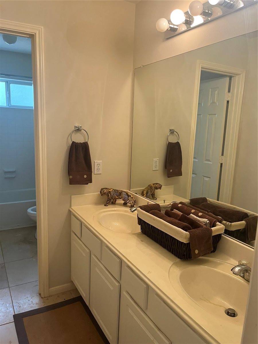 8119 Moss Stone Drive, Sugar Land, TX 77479