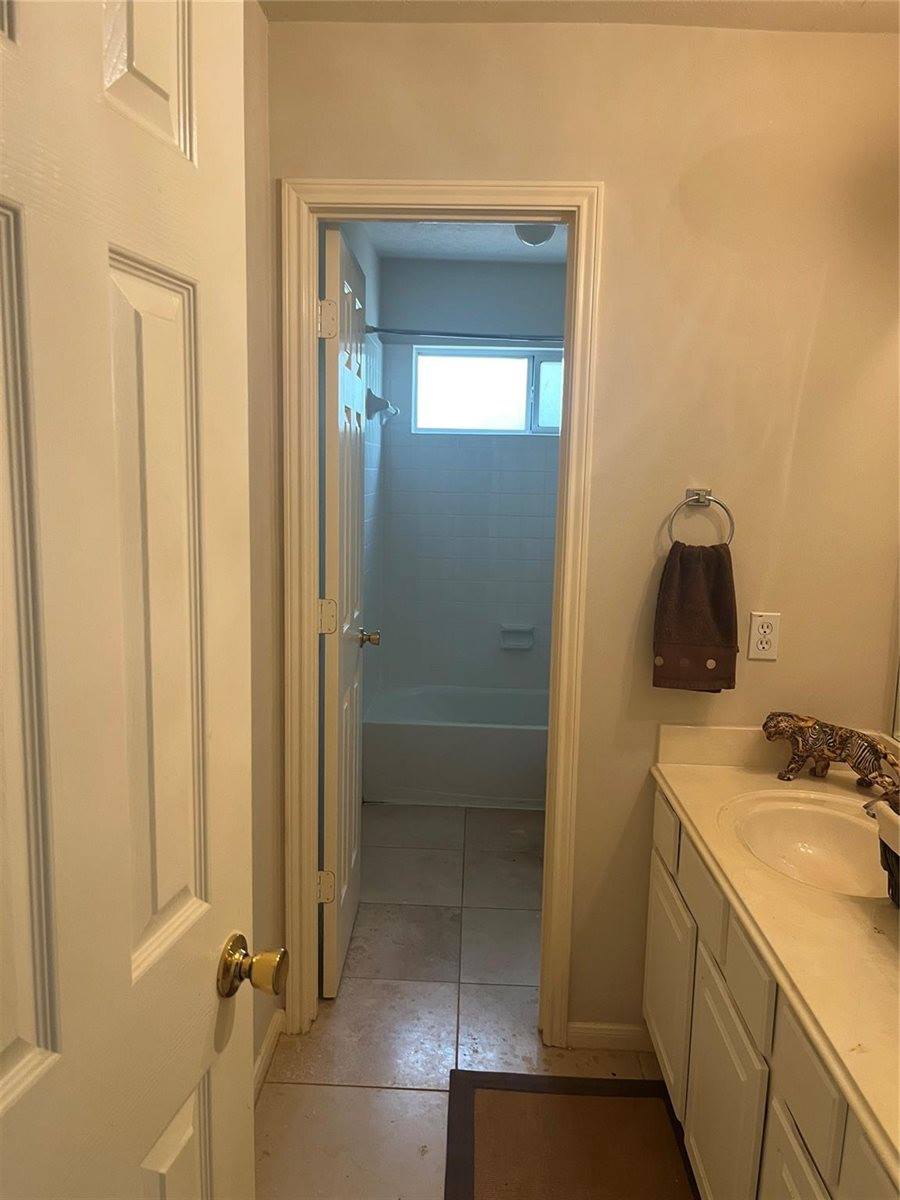 8119 Moss Stone Drive, Sugar Land, TX 77479