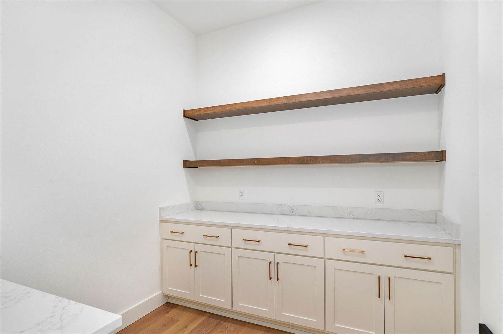 1688 East Cobblestone Drive, Ozark, MO 65721