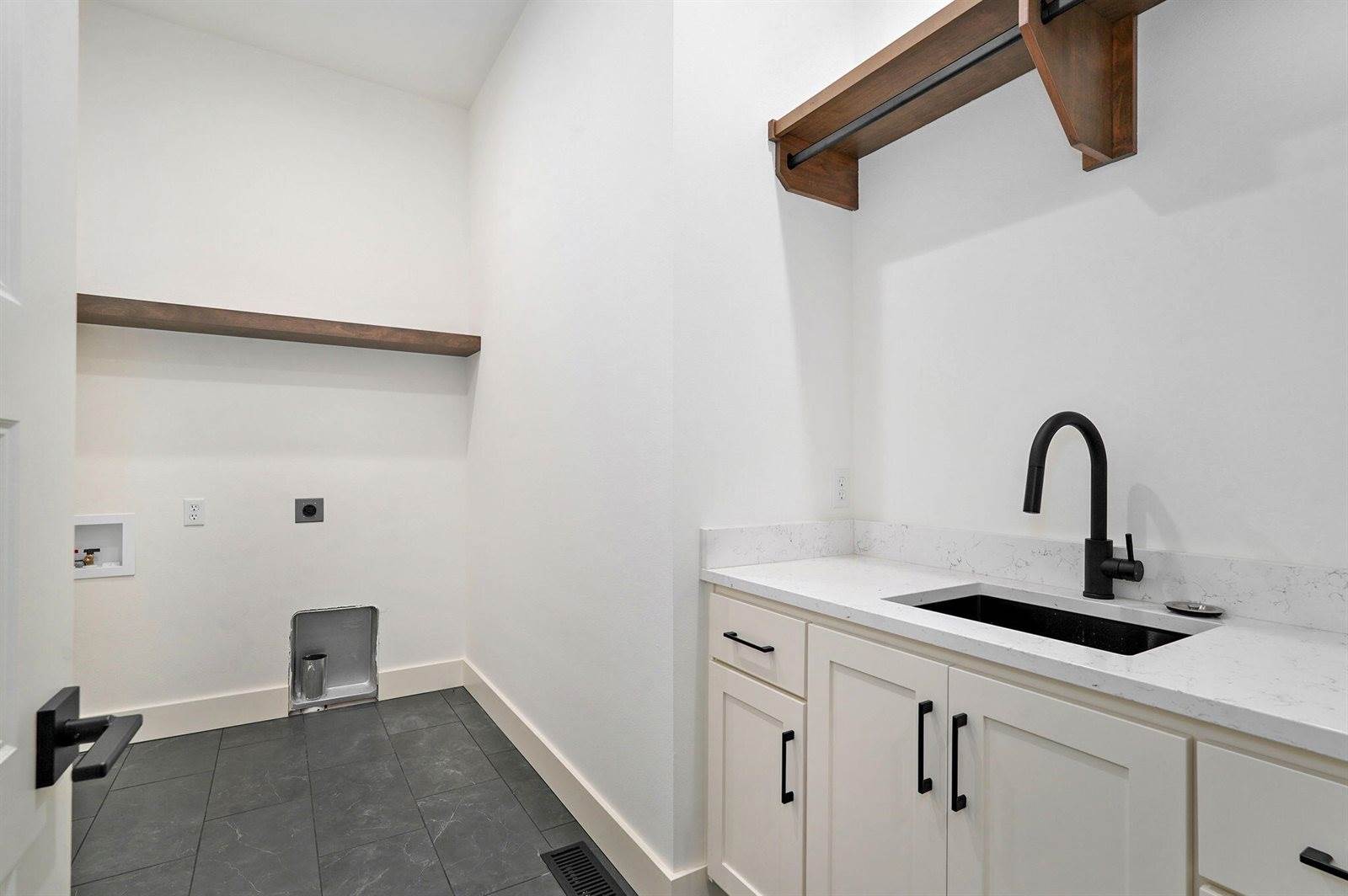 1688 East Cobblestone Drive, Ozark, MO 65721