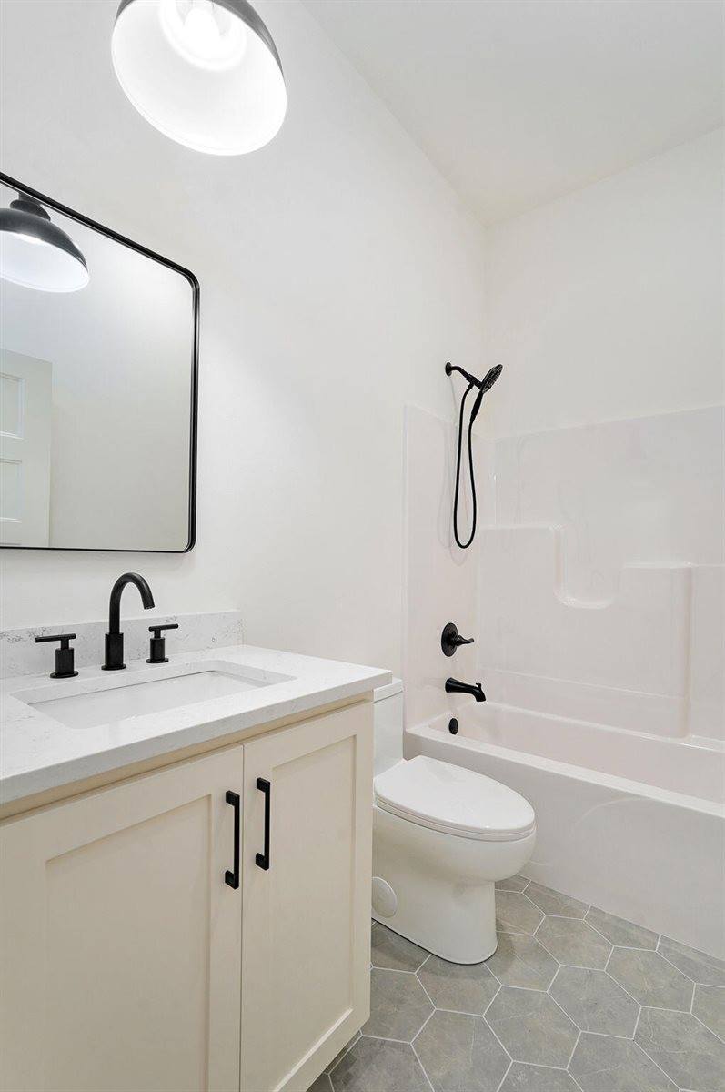 1688 East Cobblestone Drive, Ozark, MO 65721