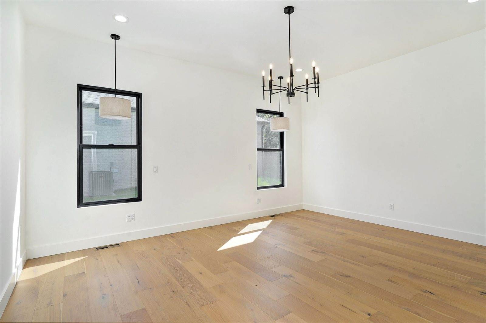 1688 East Cobblestone Drive, Ozark, MO 65721