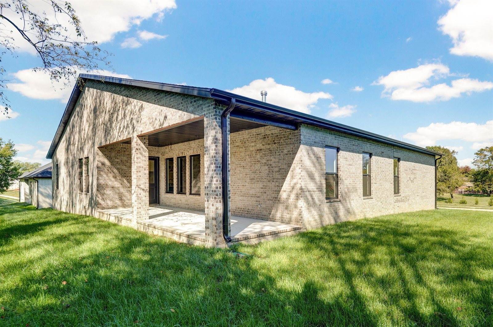 1688 East Cobblestone Drive, Ozark, MO 65721