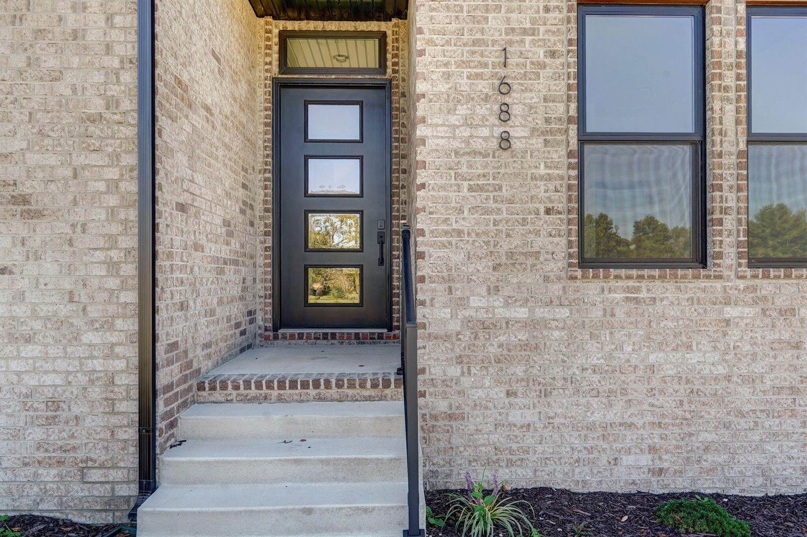 1688 East Cobblestone Drive, Ozark, MO 65721