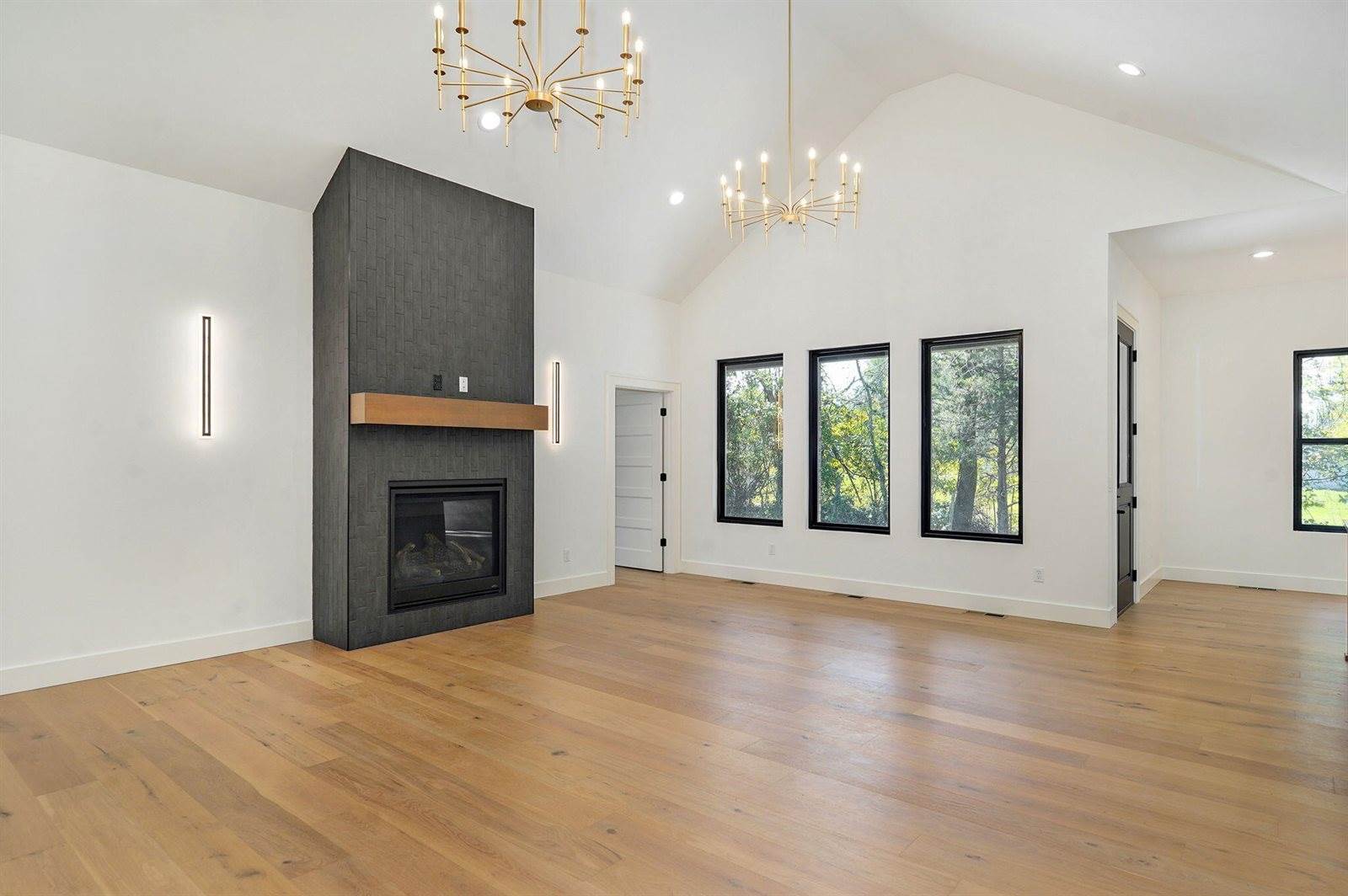 1688 East Cobblestone Drive, Ozark, MO 65721