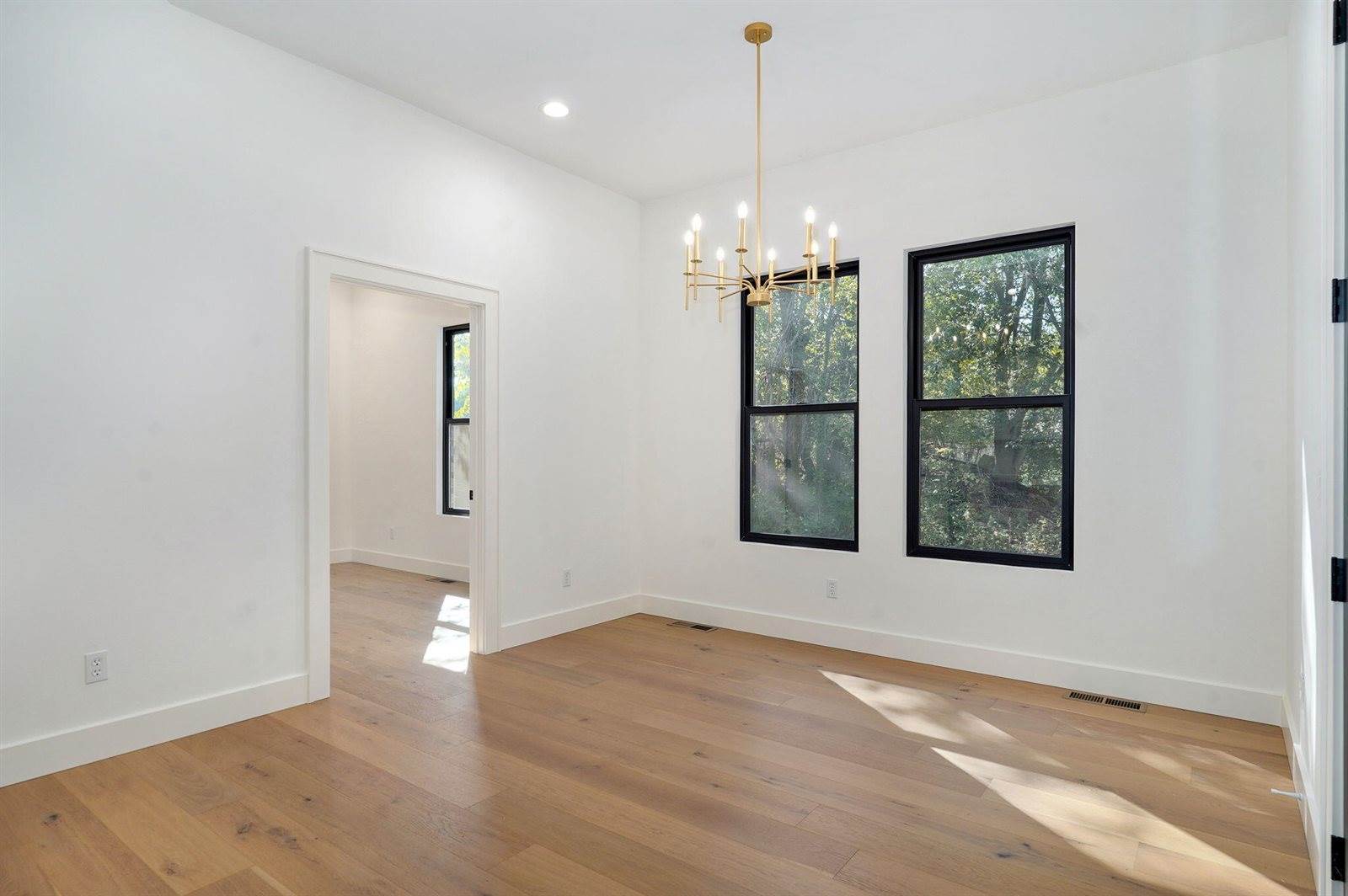 1702 East Cobblestone Drive, Ozark, MO 65721