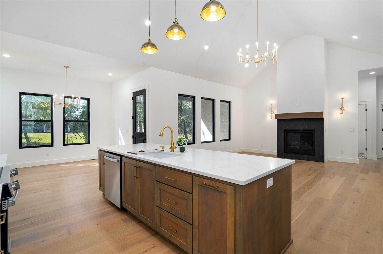 1702 East Cobblestone Drive, Ozark, MO 65721