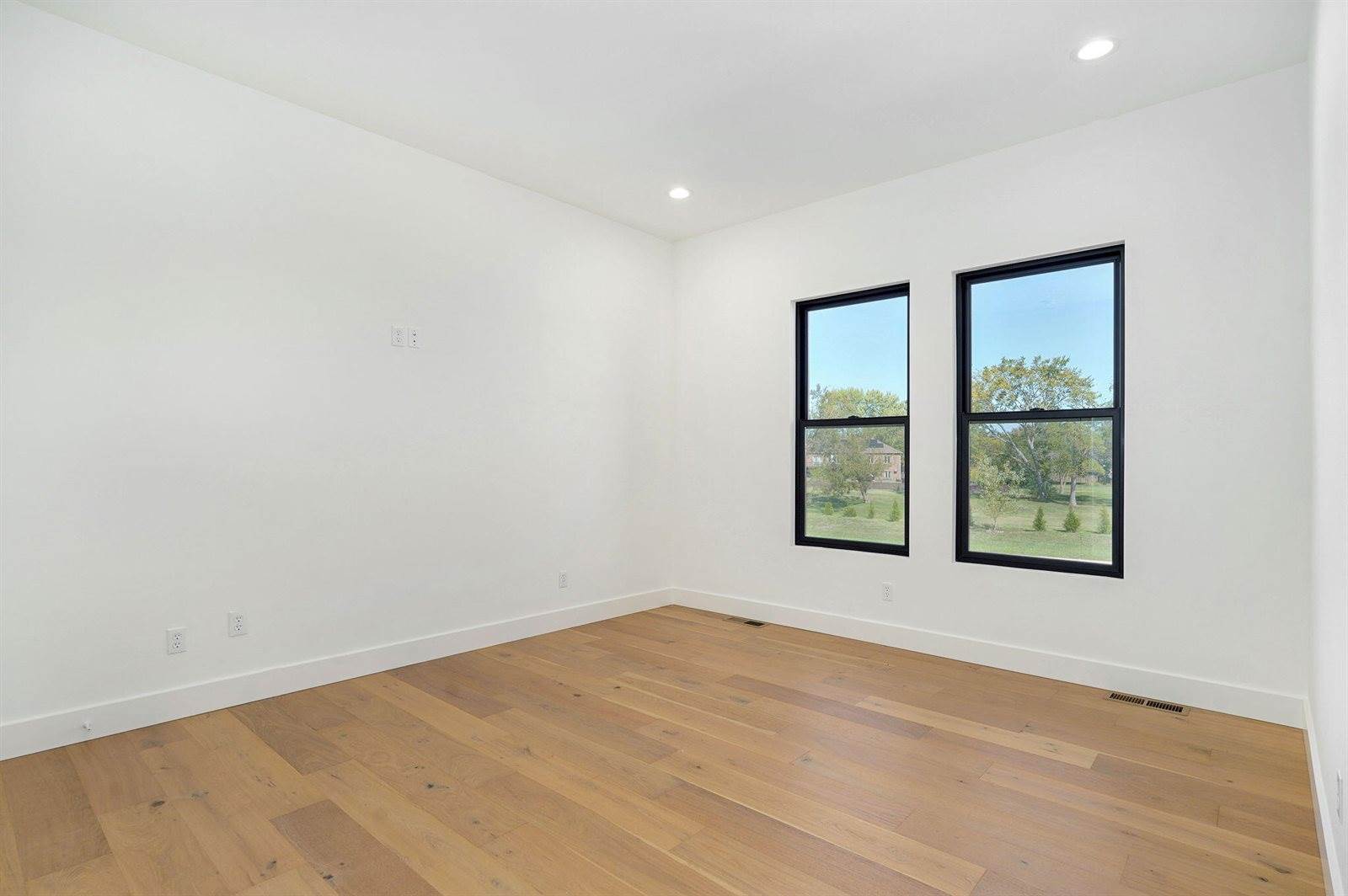 1702 East Cobblestone Drive, Ozark, MO 65721