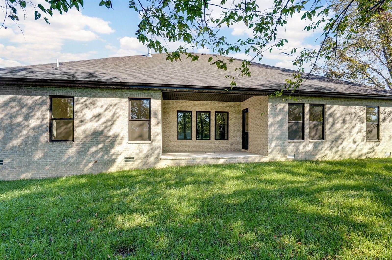 1702 East Cobblestone Drive, Ozark, MO 65721