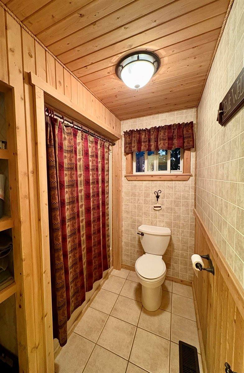 557 Enfield Road, Lincoln, ME 04457