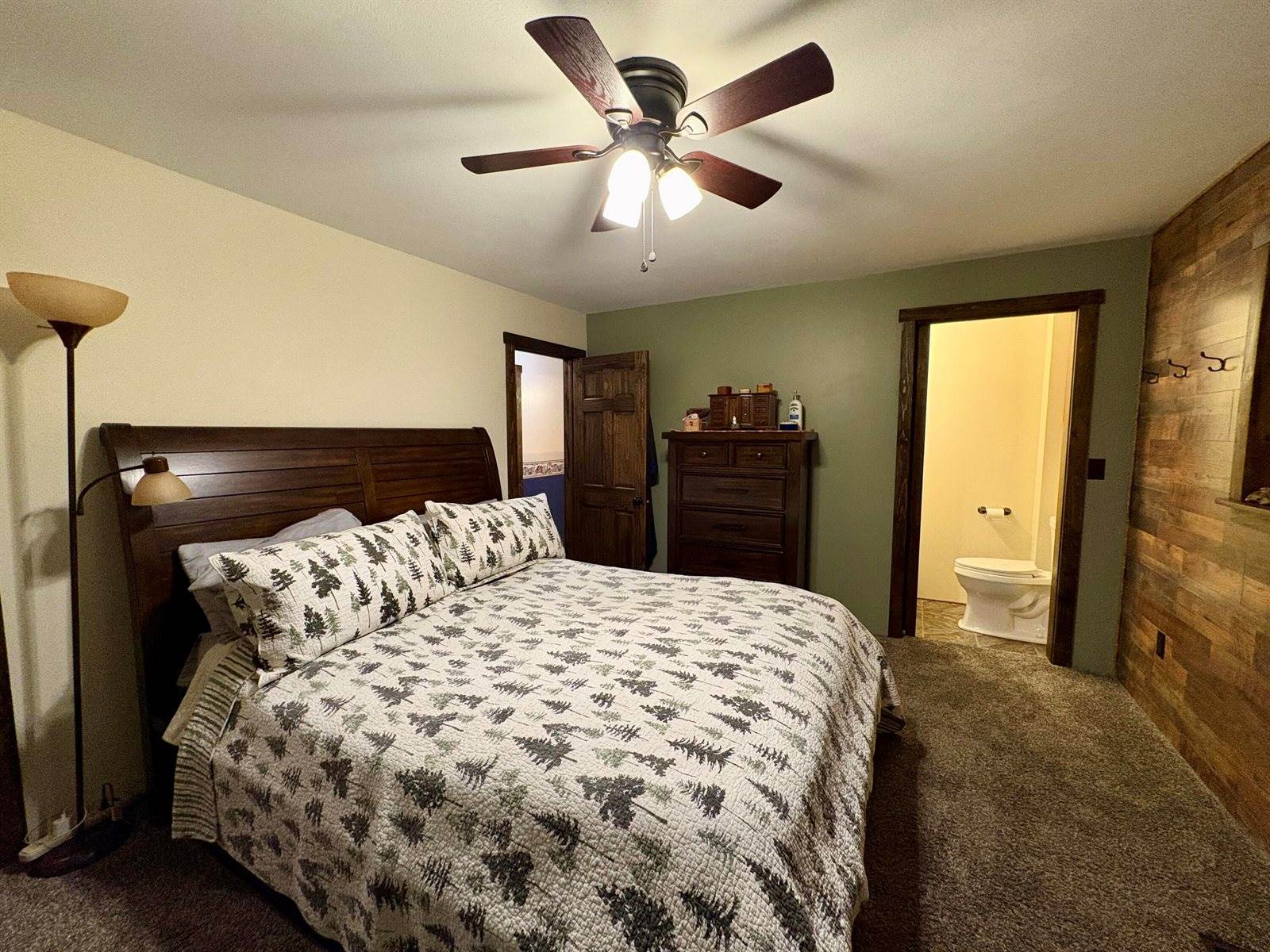 557 Enfield Road, Lincoln, ME 04457