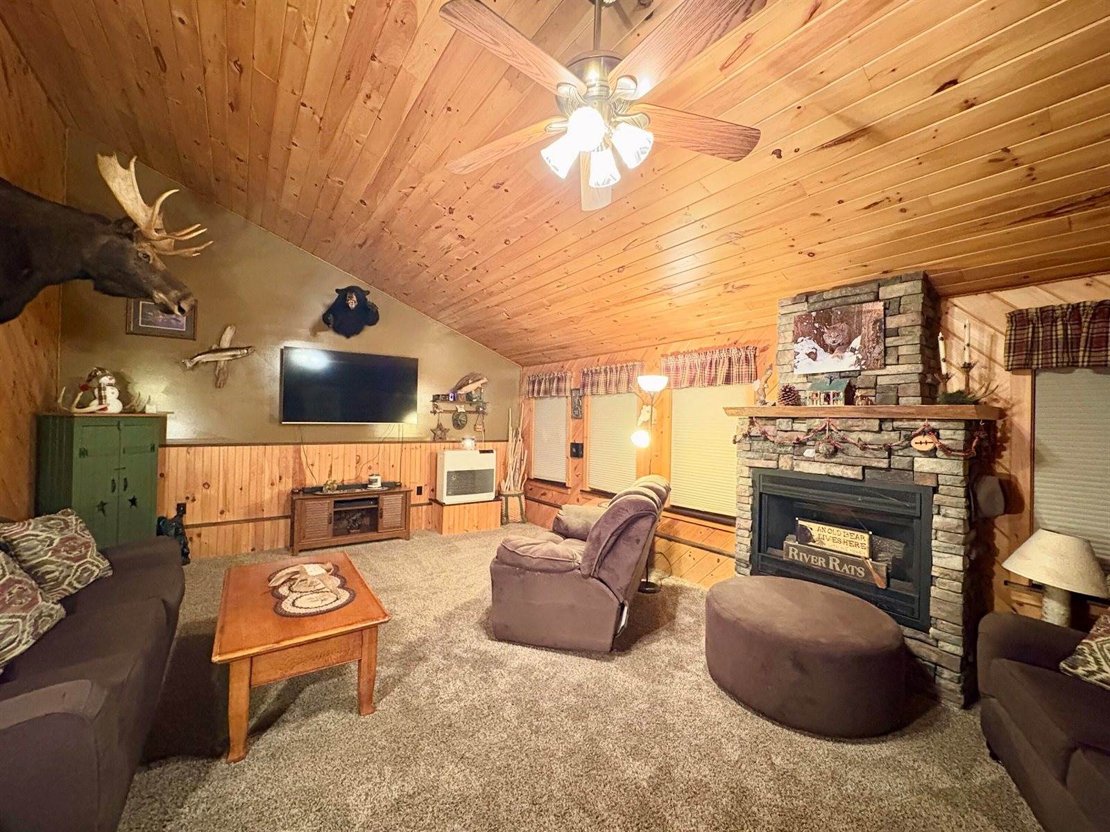 557 Enfield Road, Lincoln, ME 04457