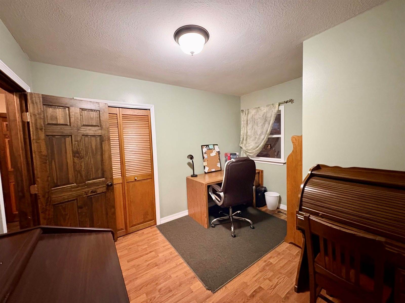 557 Enfield Road, Lincoln, ME 04457