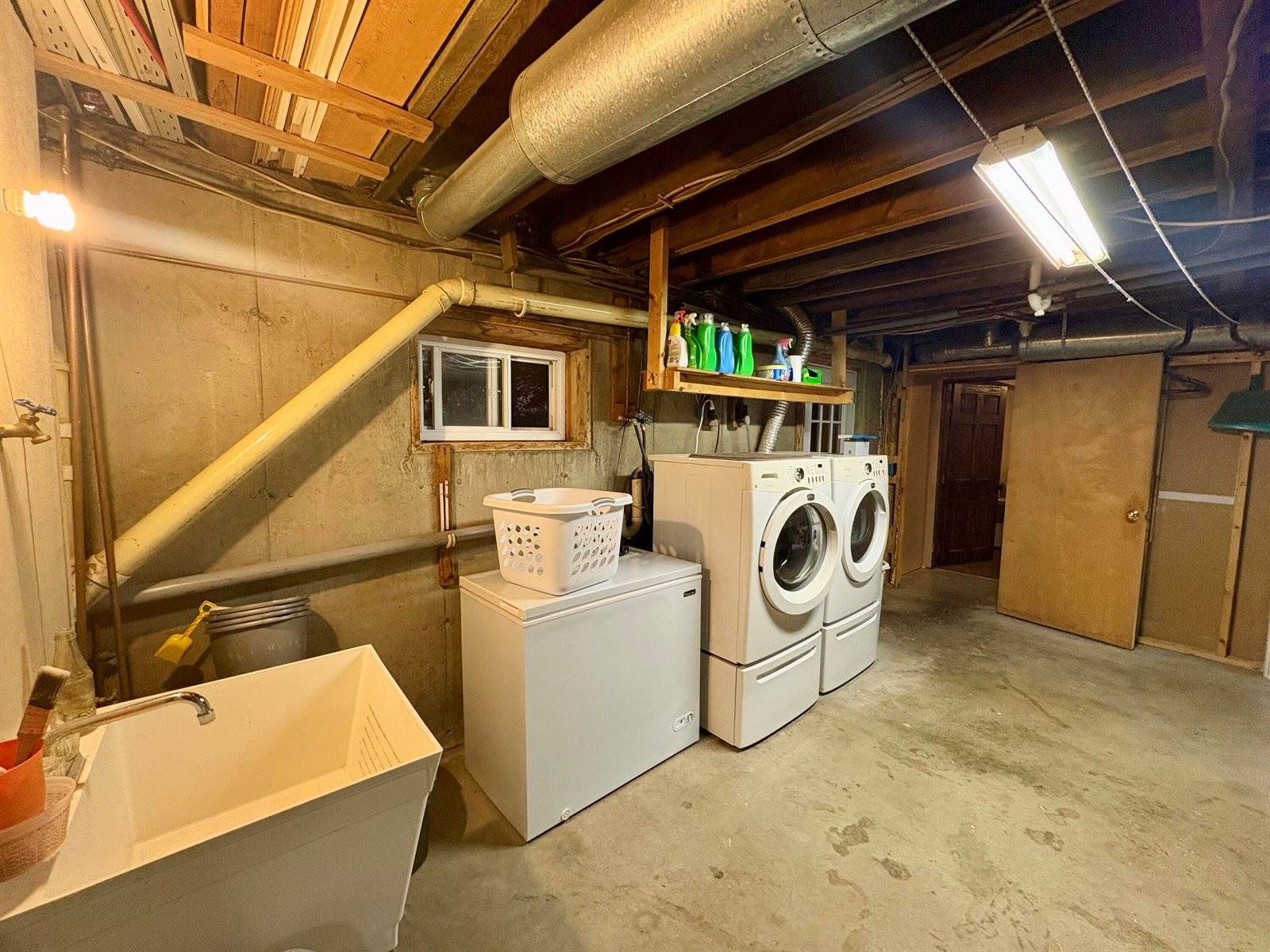 557 Enfield Road, Lincoln, ME 04457