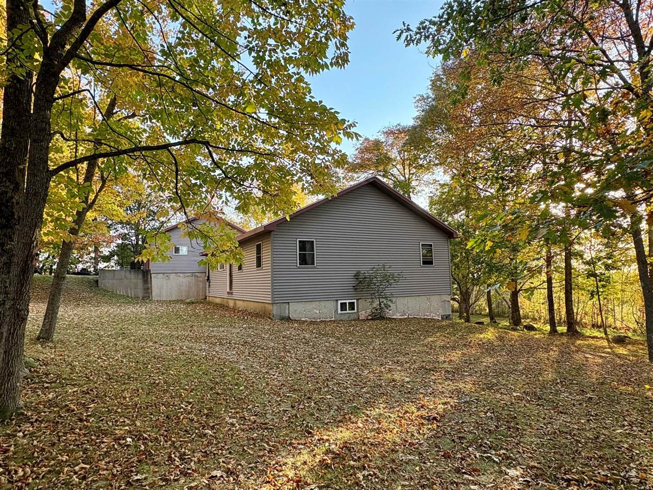 557 Enfield Road, Lincoln, ME 04457