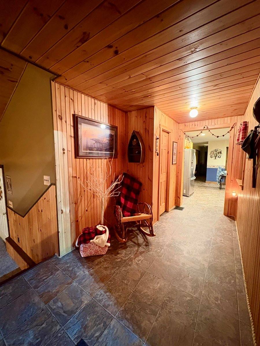 557 Enfield Road, Lincoln, ME 04457