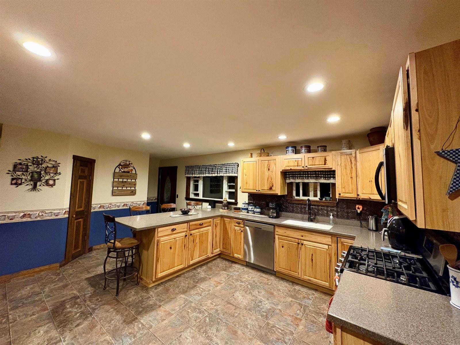 557 Enfield Road, Lincoln, ME 04457