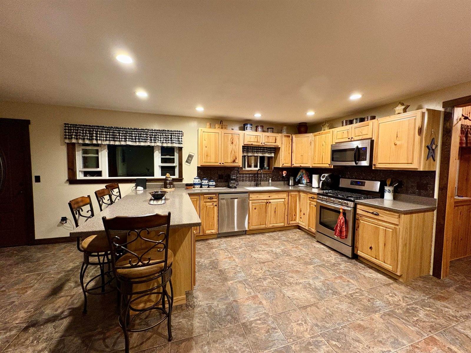 557 Enfield Road, Lincoln, ME 04457