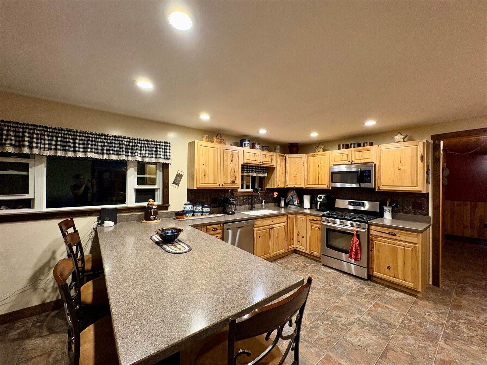 557 Enfield Road, Lincoln, ME 04457