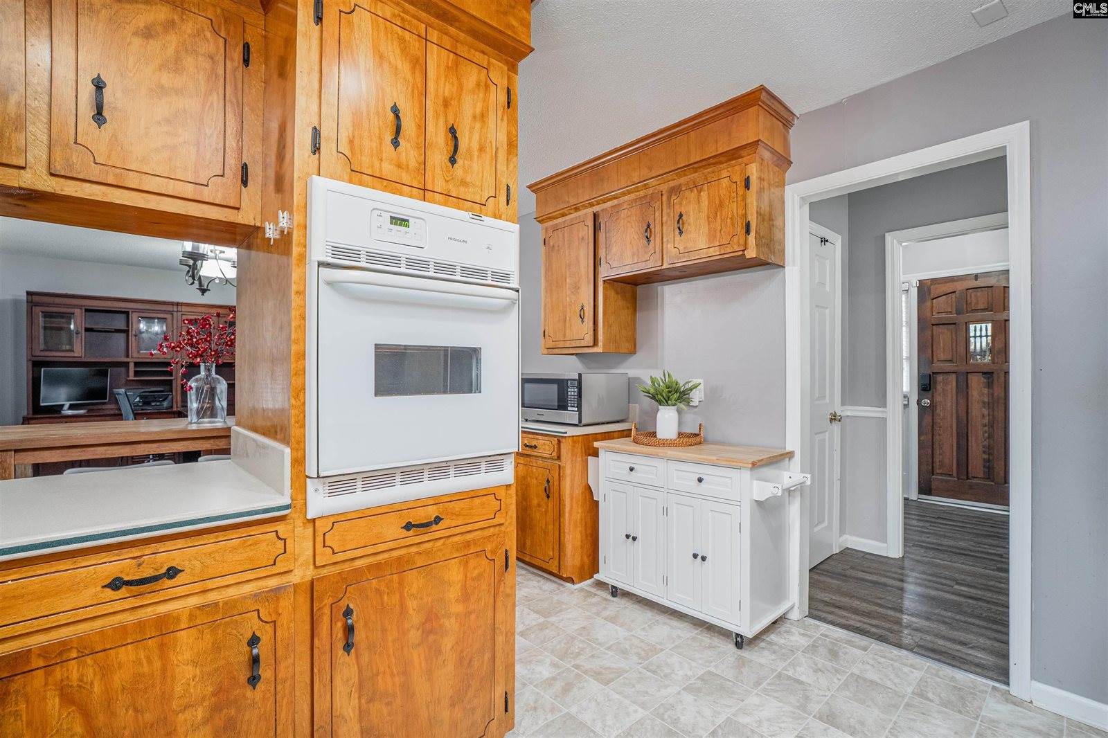 916 Mohegan, West Columbia, SC 29169