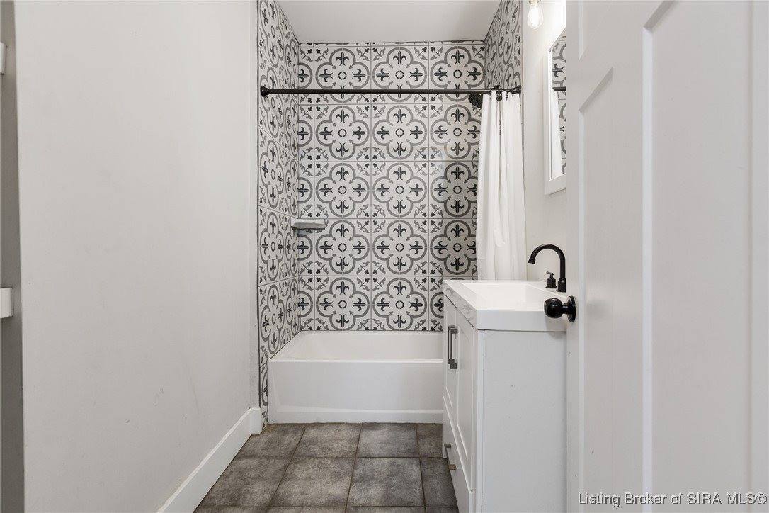 2215 Reno Avenue, New Albany, IN 47150