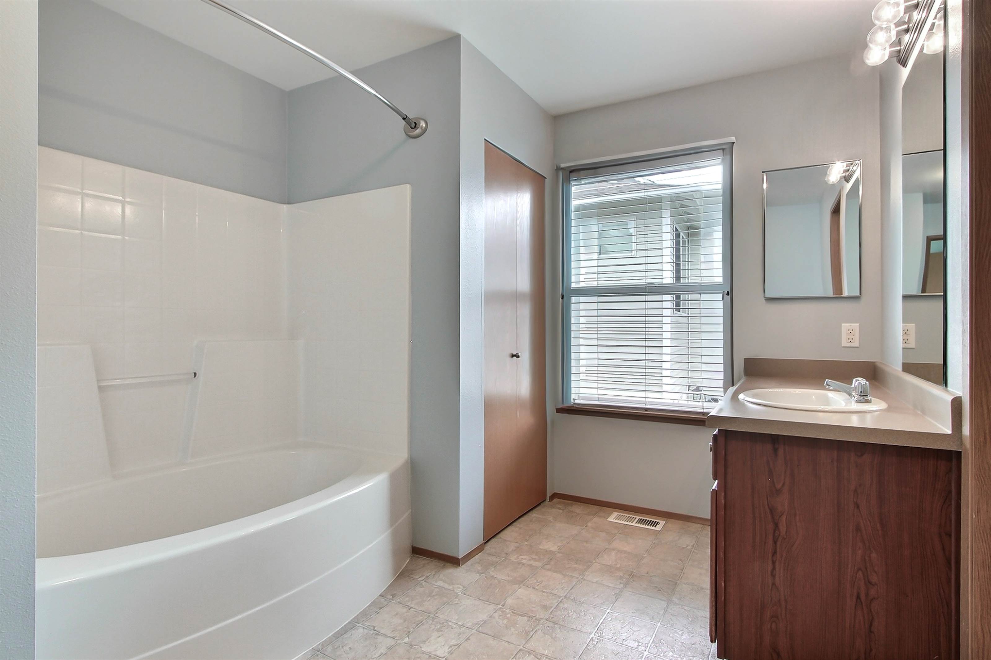 3202 Hoffman Hill Blvd., DuPont, WA 98327